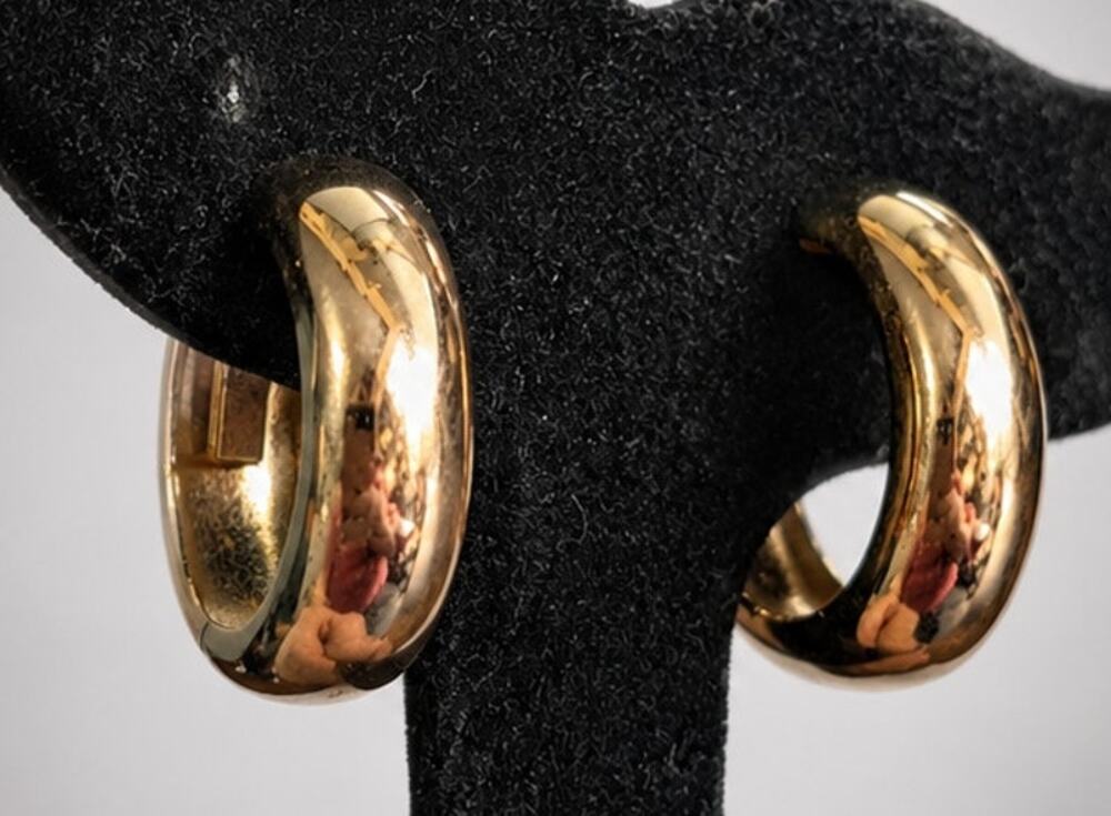 Napier‎ Thick Hoop Clip-on Earrings 1” x 9mm Gold-tone Adjustable gc224